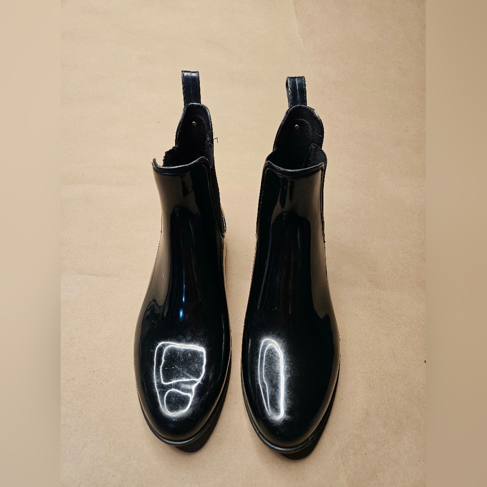 Sam Edelman Tinsley Chelsea glossy rain boots. Size 8